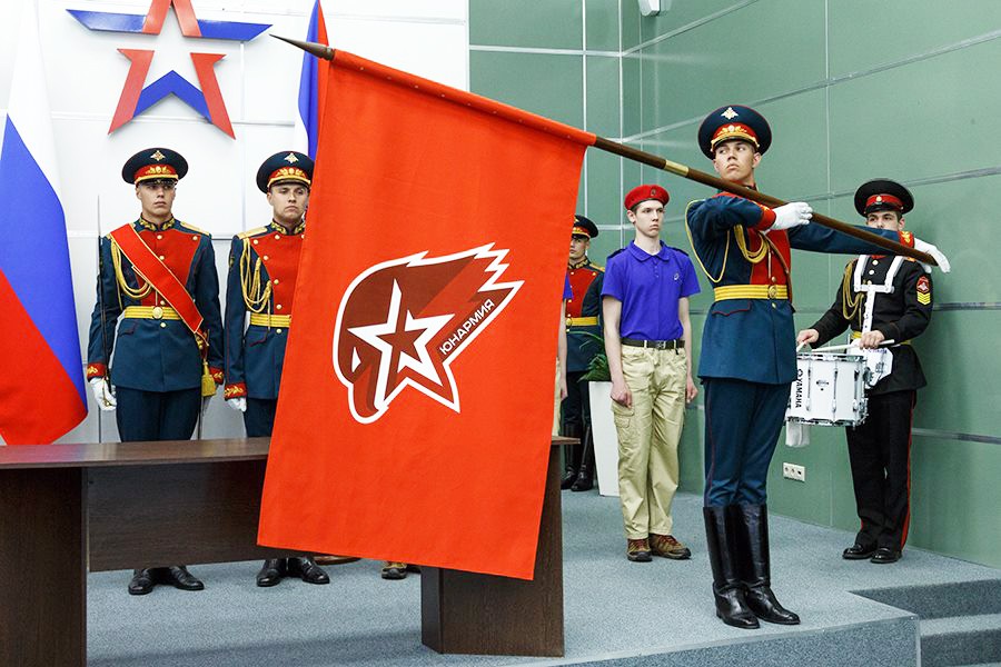 znamja_junarmija.jpg